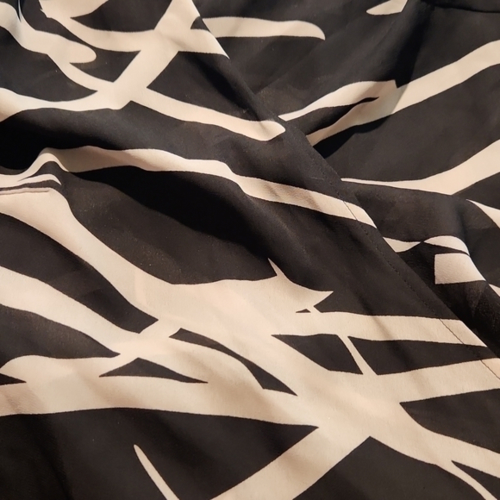 [Lane Bryant] Black and Gray Wrap Blouse - Size 14/16 - Picture 5 of 7